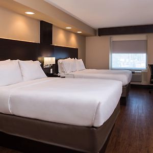 Queen Suite Two Queen Beds